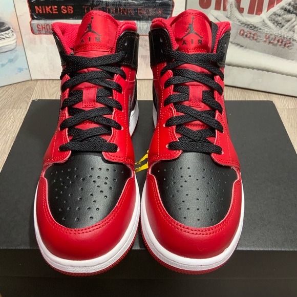Nike Air Jordan 1 Mid GS 'Reverse Bred' Gym Red/Black 554725-660 Size 6.5Y/8W - Picture 11 of 11